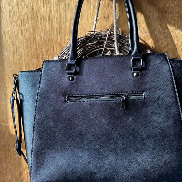 Handbag - Picture 2 of 3